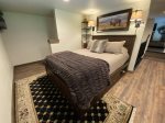 Bison room with Queen bed Bunk House